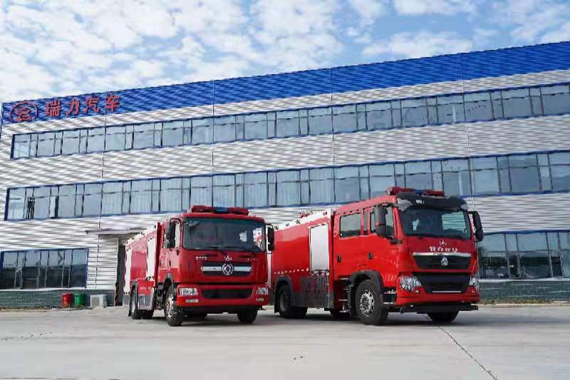 國六重汽8方水罐消防車
