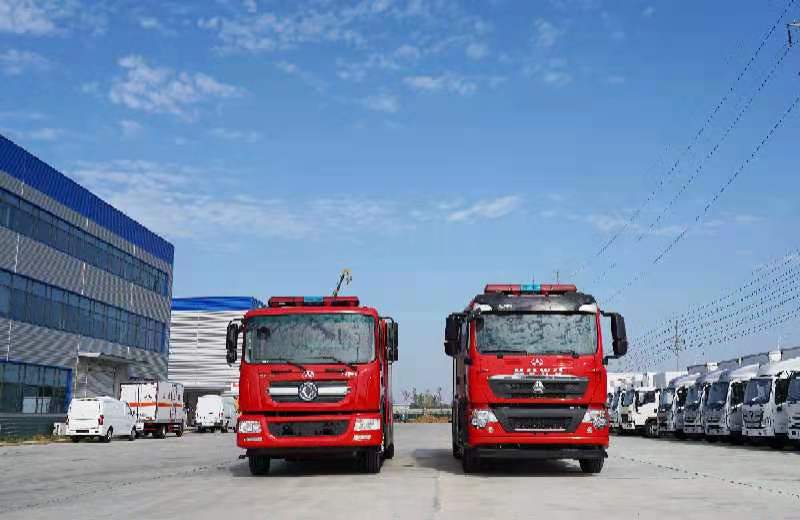 國六重汽8方水罐消防車