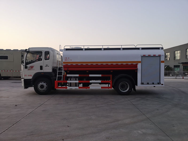 12方重汽豪沃國(guó)六消防灑水車