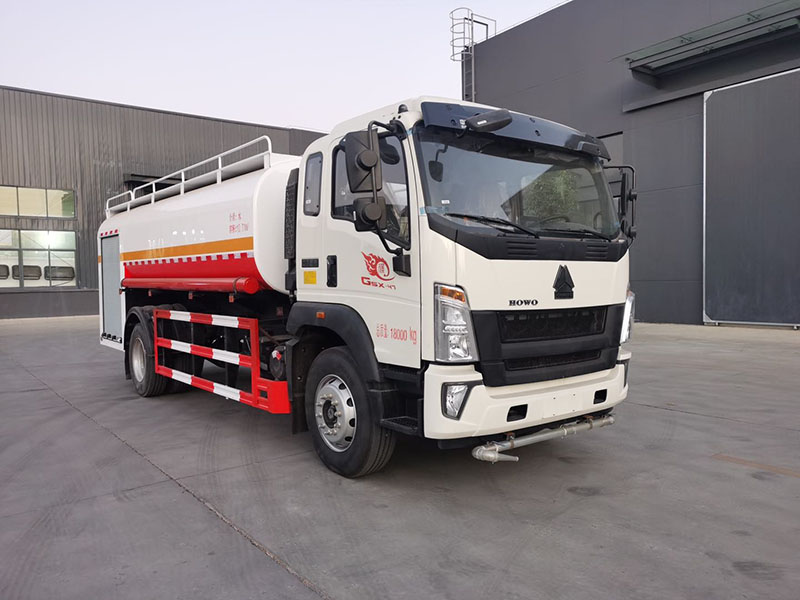 12方重汽豪沃國(guó)六消防灑水車