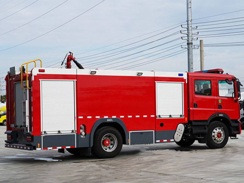 東風(fēng)D9-7噸水罐消防車（常壓泵）