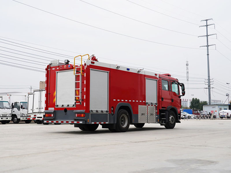 晶馬豪沃8噸水罐消防車（常壓泵）