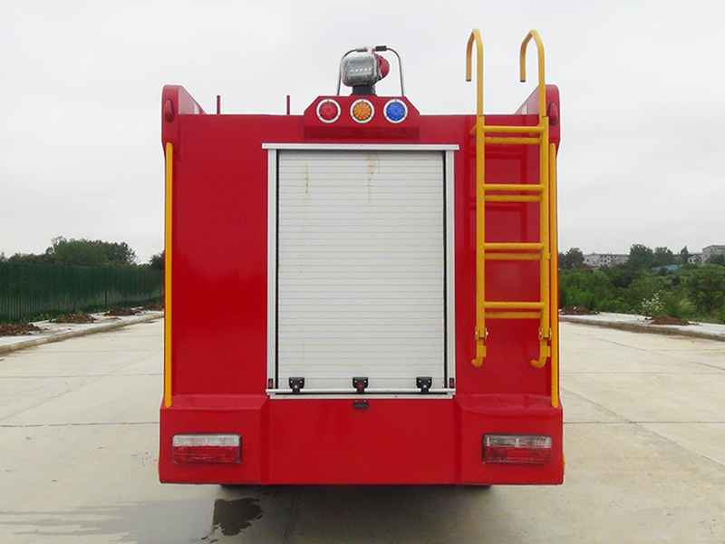 東風(fēng)大多利卡水罐消防車