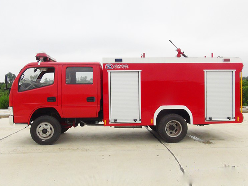 小多利卡水罐消防車