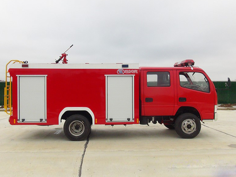 小多利卡水罐消防車