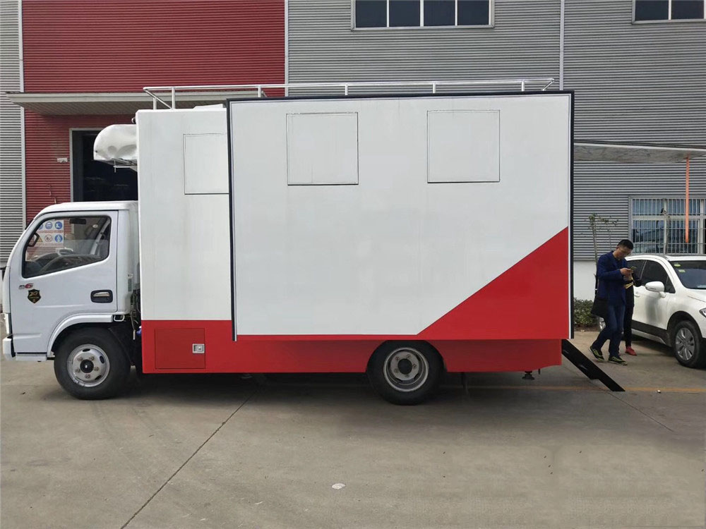 廂長4.2米東風D6 餐車