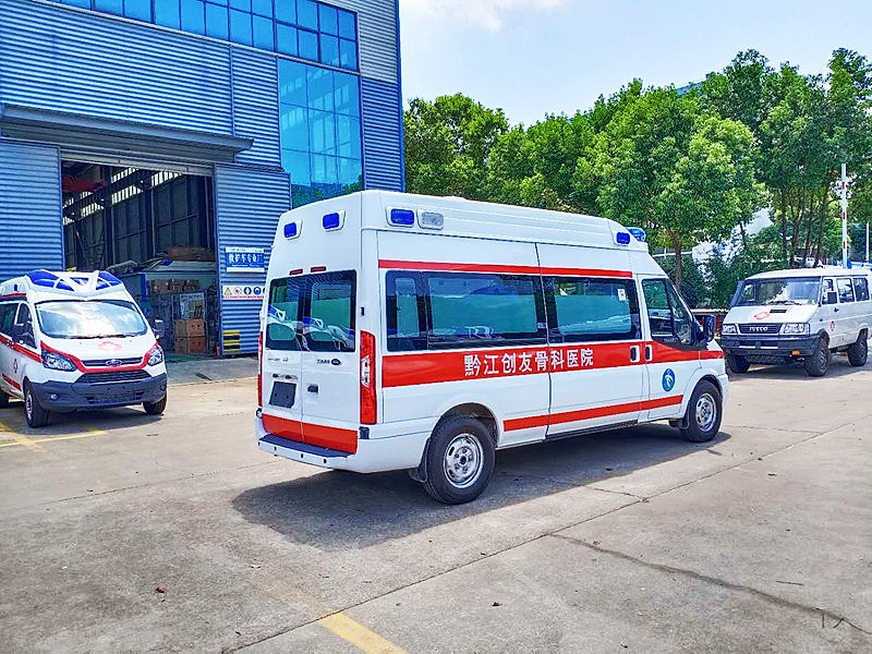 福特新時(shí)代長軸高頂救護(hù)車